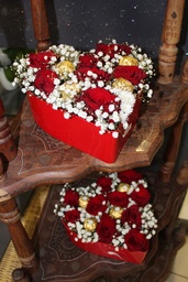 Cœur De Roses Rouge Avec Chocolats