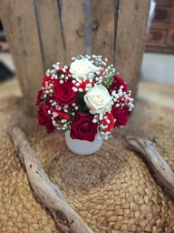 Boule de roses rouges et blancs